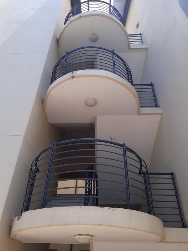 2 Bedroom Property for Sale in Somerset West Mall Triangle Western Cape